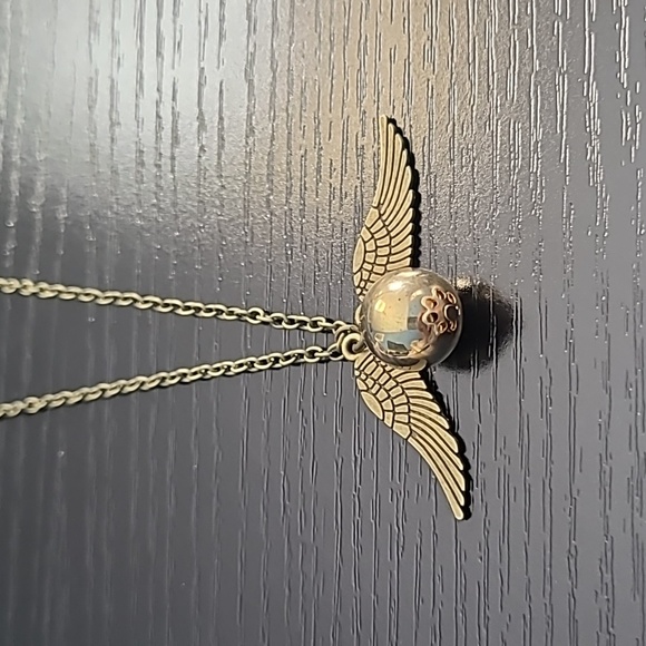 Harry Potter Golden Snitch Necklace - Picture 1 of 4